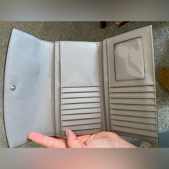 NWOT Michael Kors Wallet - Picture 3 of 3